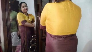 Doggy style chudai of maid in yellow saree blue film video